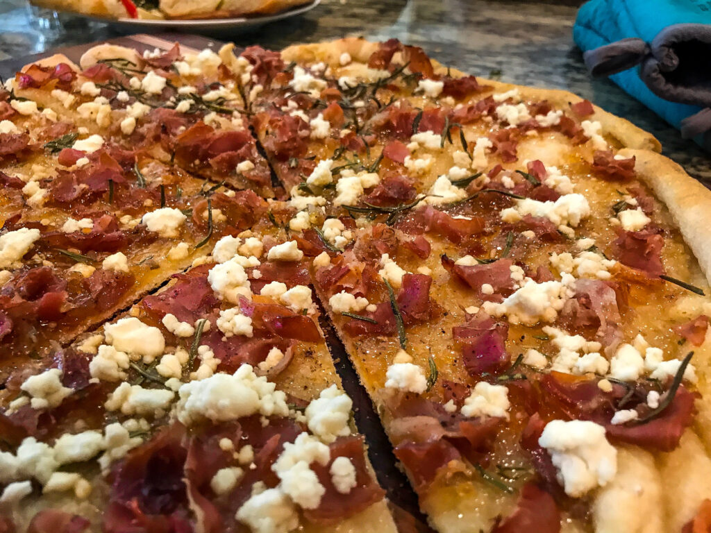 fig and proscuitto pizza