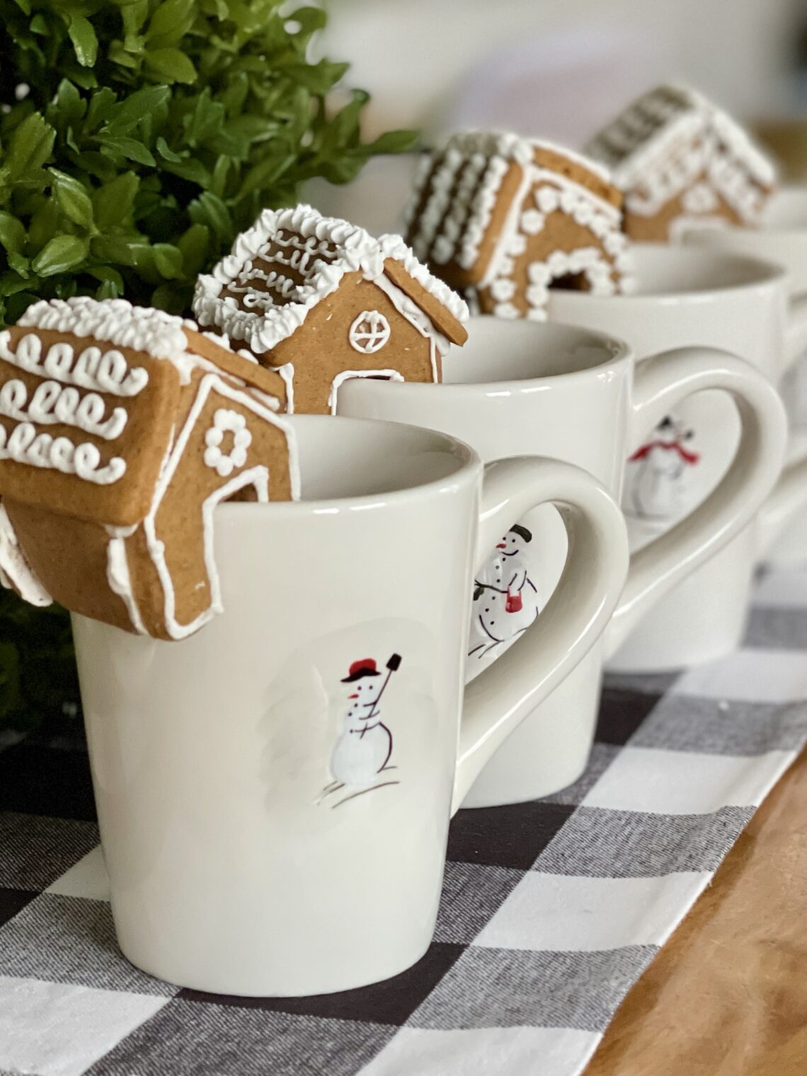 gingerbread houses on hot chocolate mugs