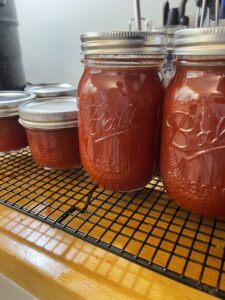Ketchup in pint and half pint jars