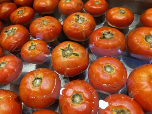 washing tomatoes for canning