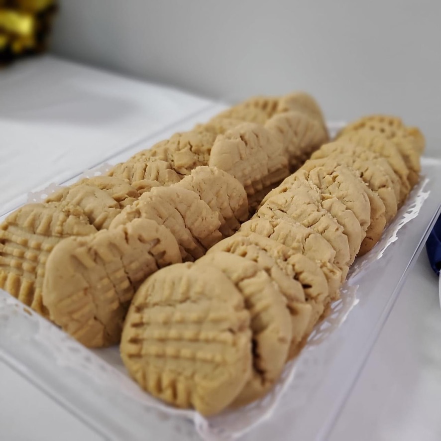 cafeteria peanut butter cookies