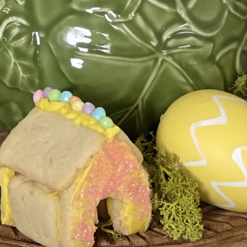 Mini Easter cookie house