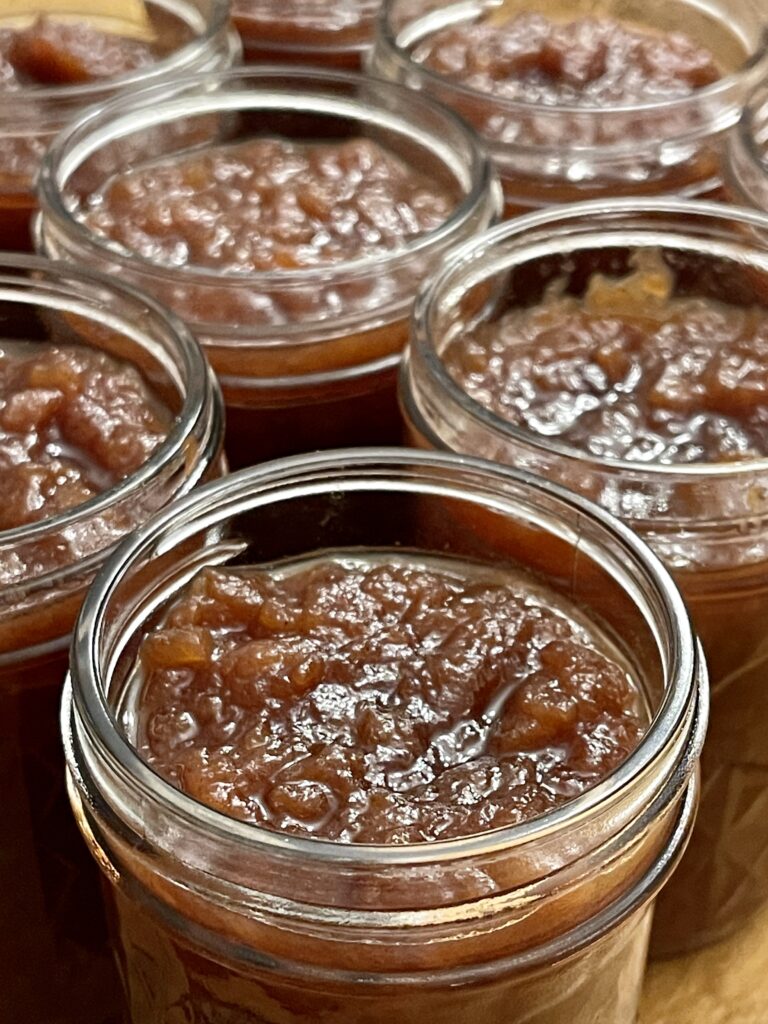 crockpot apple jam in jars