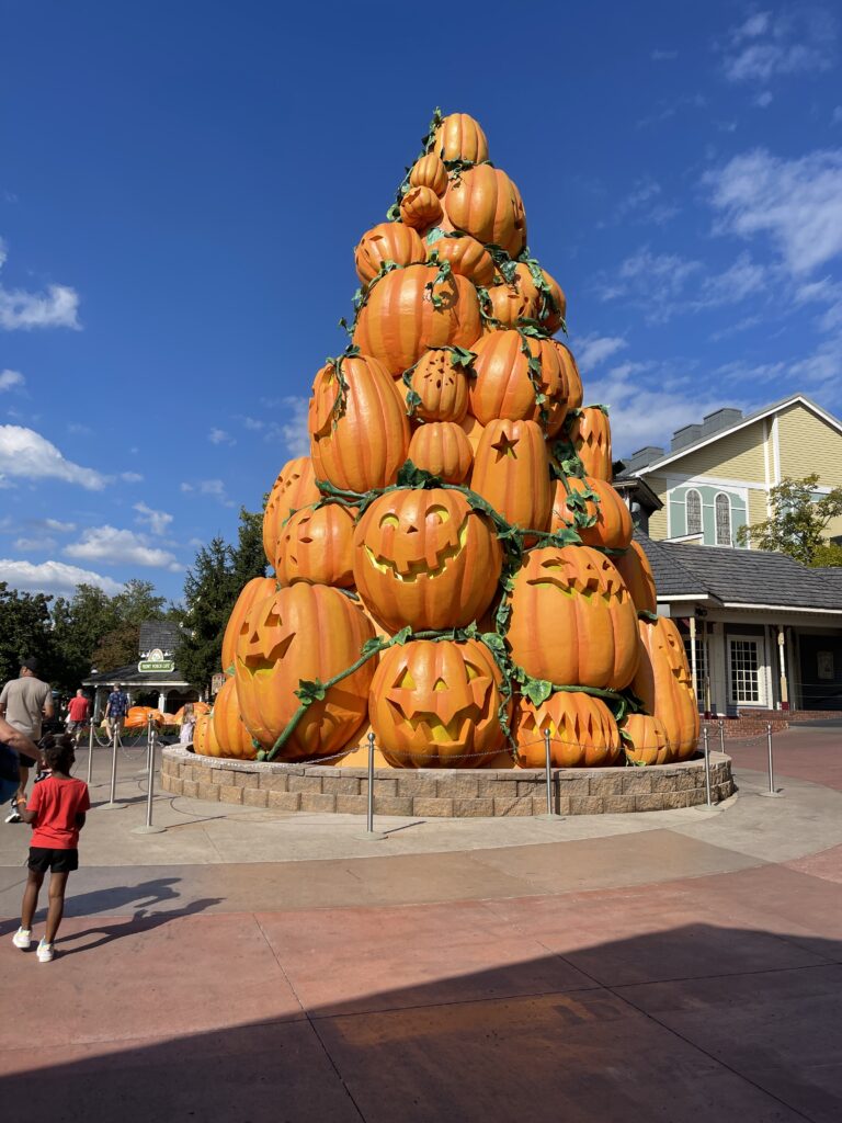 dollywood pumpkin stack