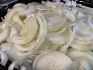 sliced onions