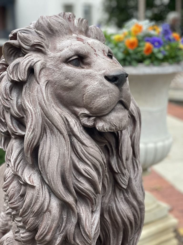 lion at the front of Belmont Mansion in Nashville