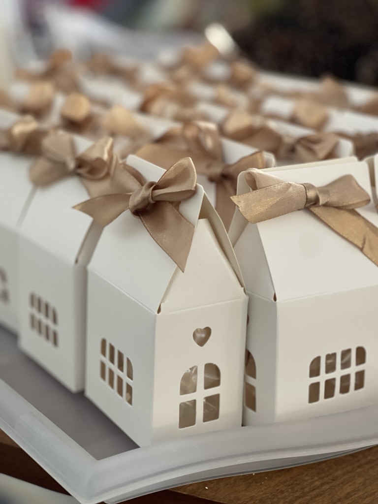 white house favor boxes filled with homemade marshmallow gifts