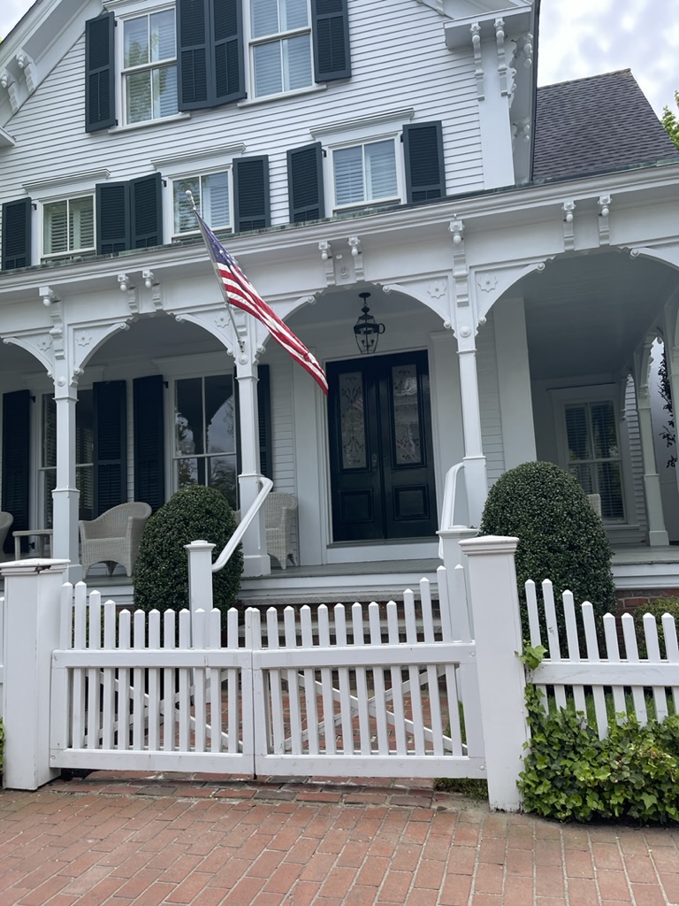 white house in Edgartown on Martha's Vineyard