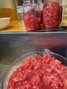 filling jars with diced tomatoes
