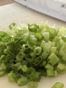 thinly sliced green onions