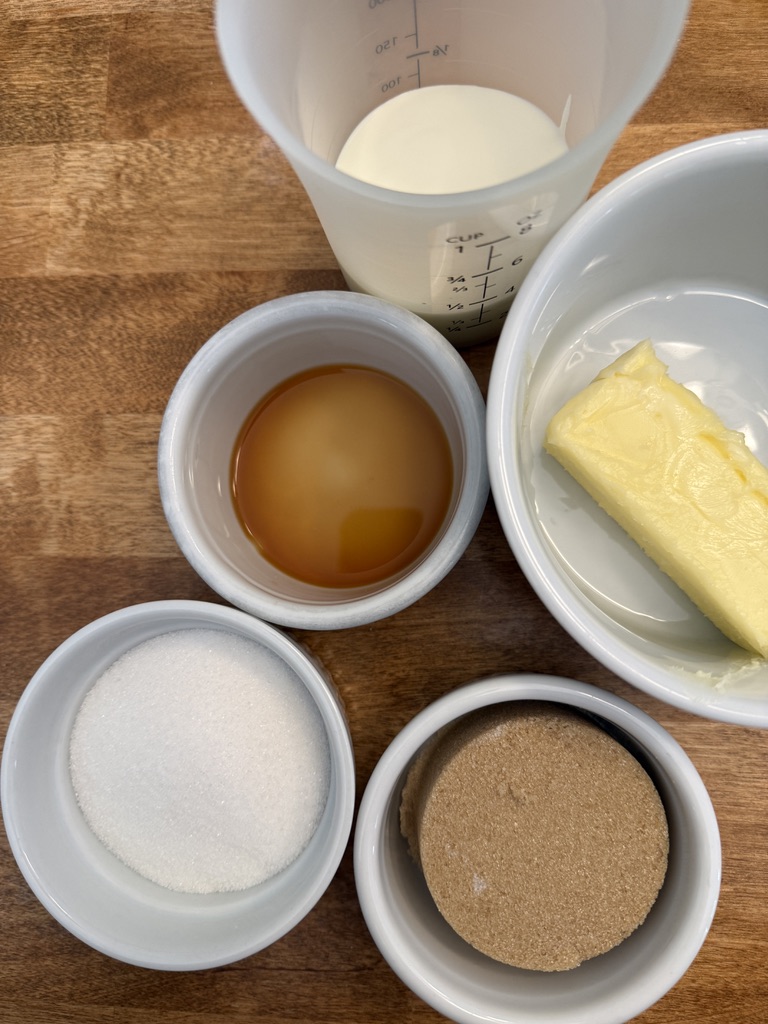 glaze ingredients for the caramel apple cake